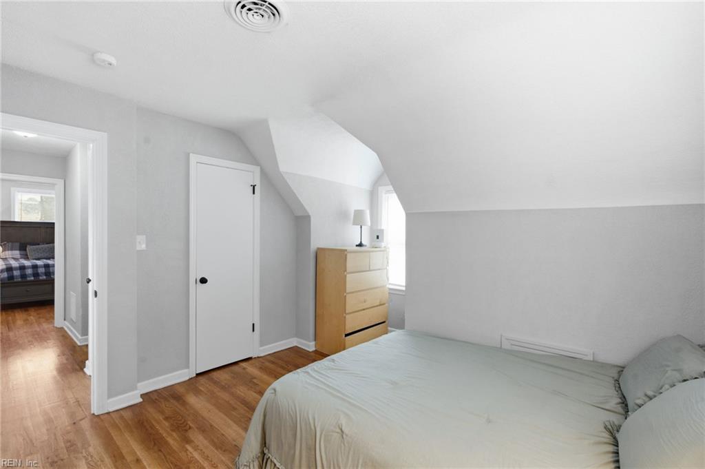 409 Elmont Rd Property Photo 25