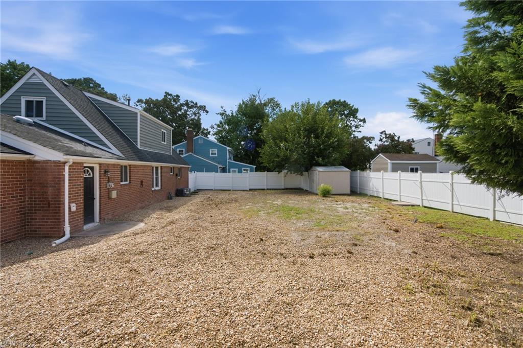 409 Elmont Rd Property Photo 33