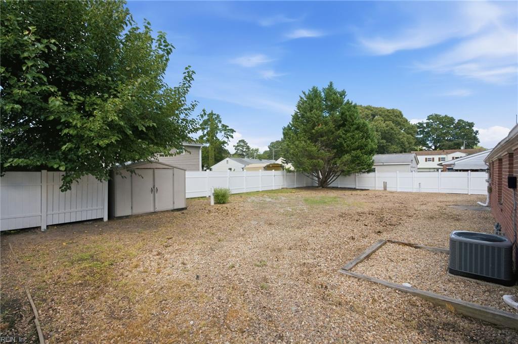 409 Elmont Rd Property Photo 34