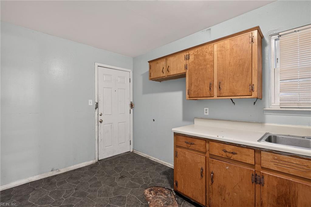 1242 25th St Property Photo 7