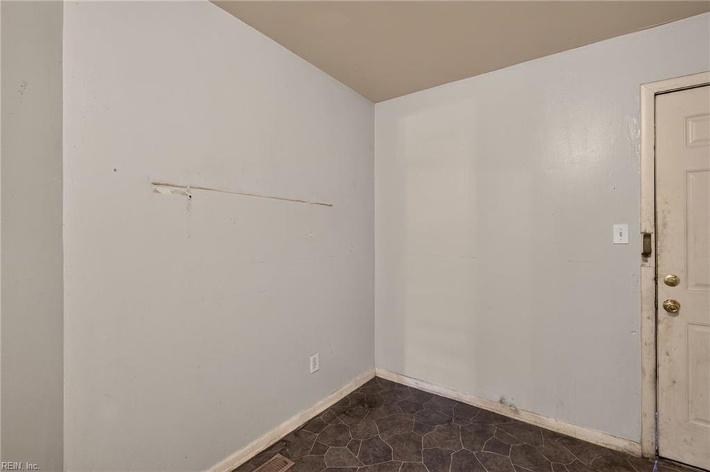 1242 25th St Property Photo 9