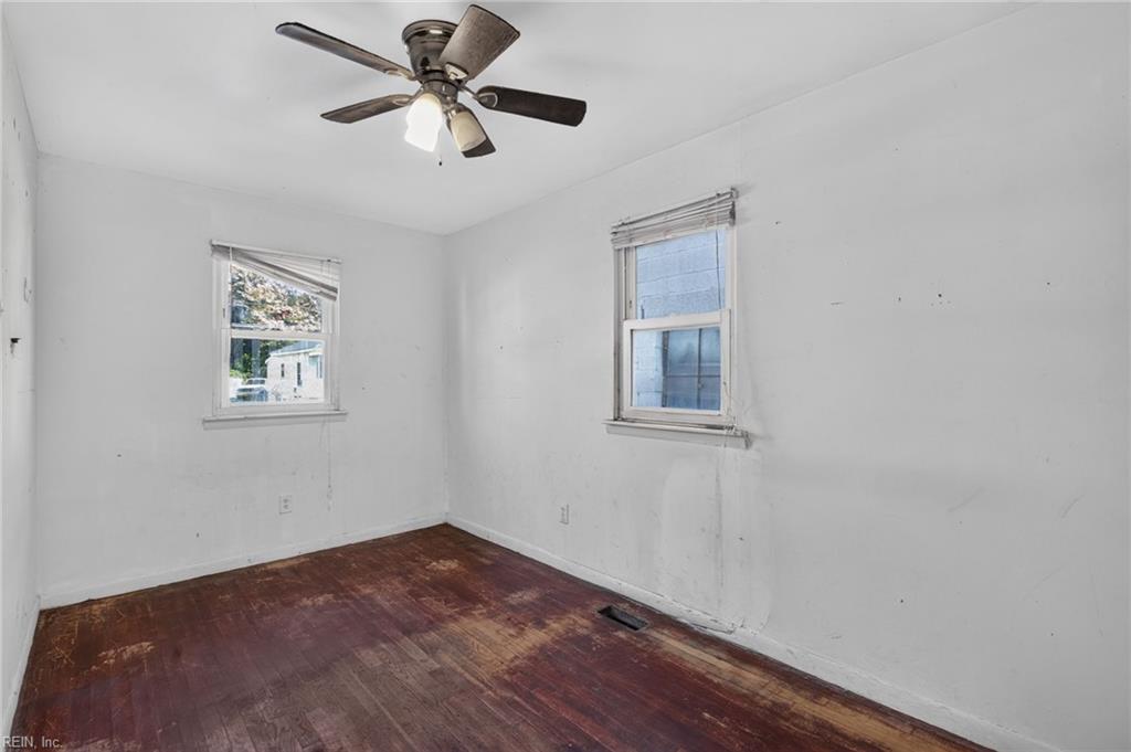 1242 25th St Property Photo 14