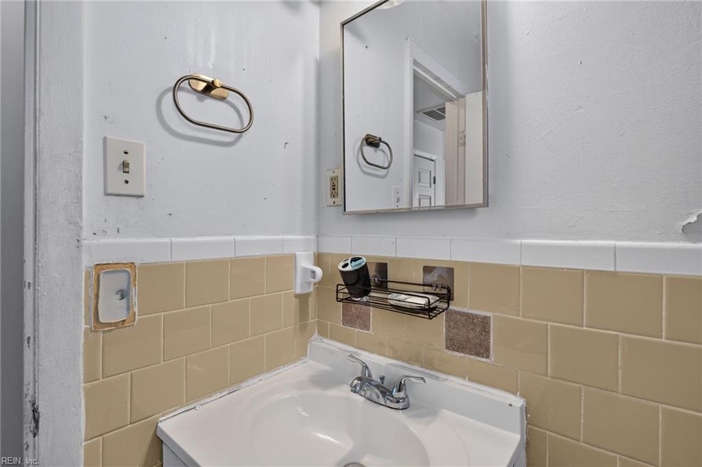 1242 25th St Property Photo 17