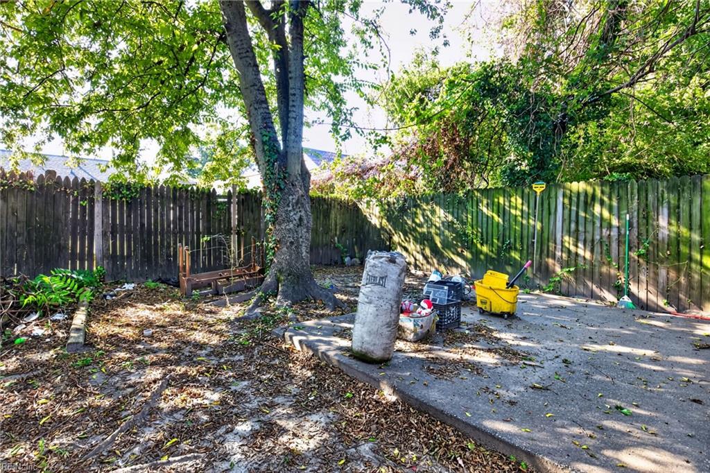 1242 25th St Property Photo 20