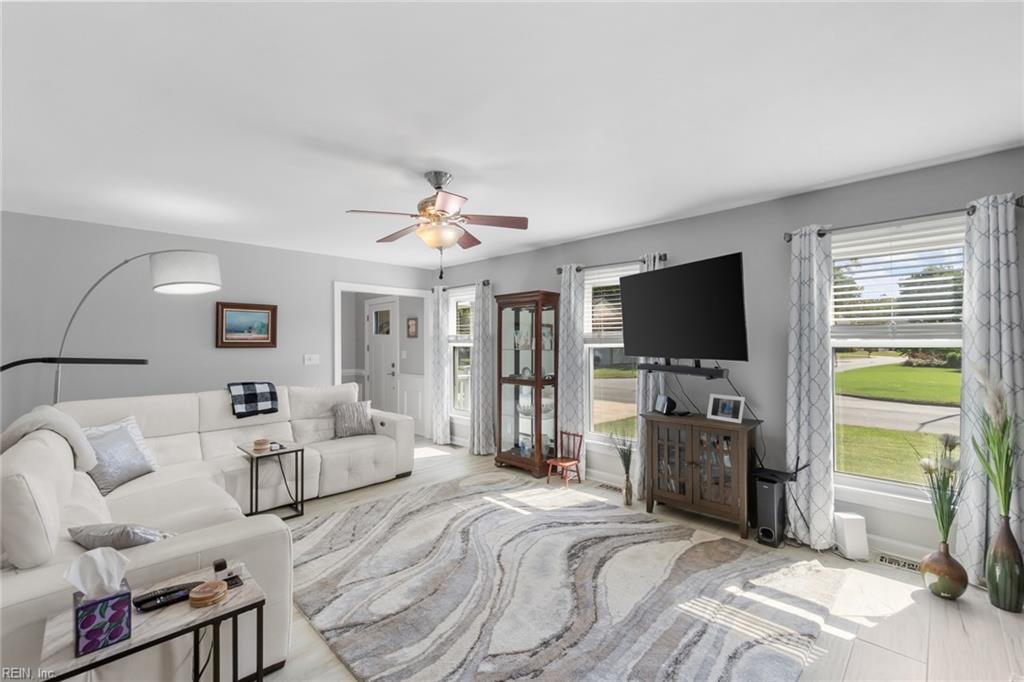 1316 Oregon Xing Property Photo 5