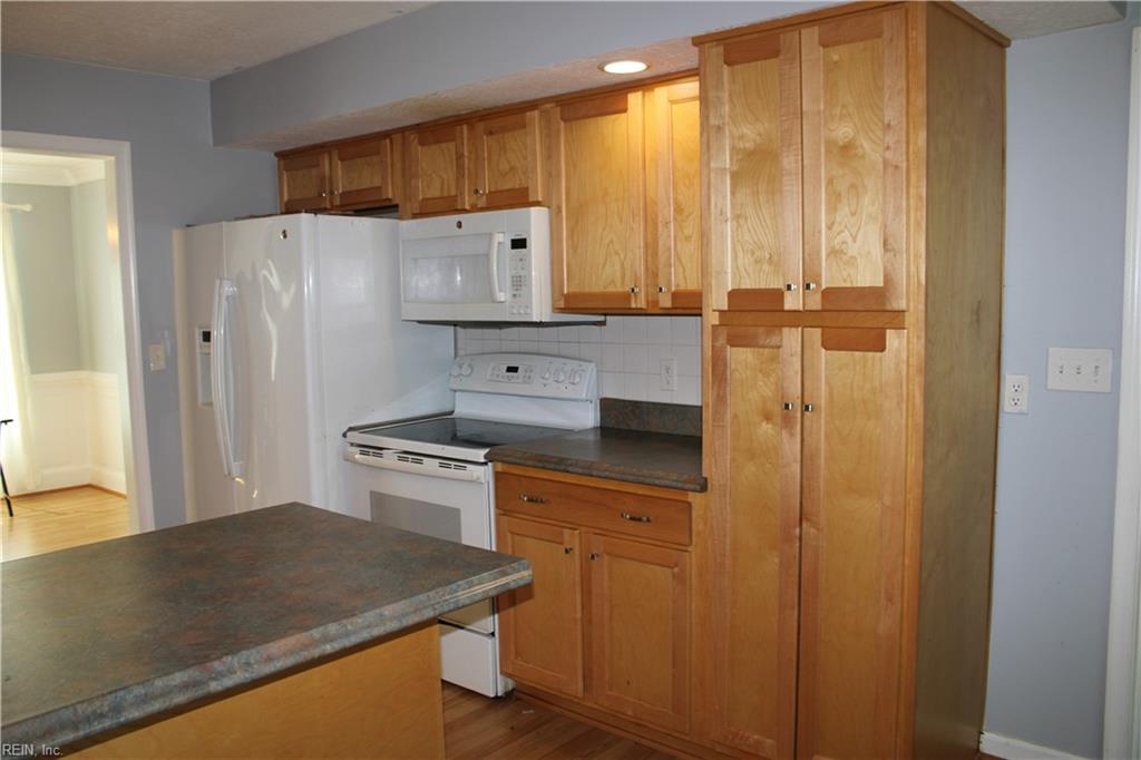 2712 Executive Dr Property Photo 11