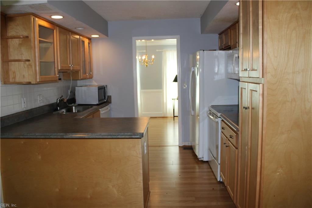 2712 Executive Dr Property Photo 12