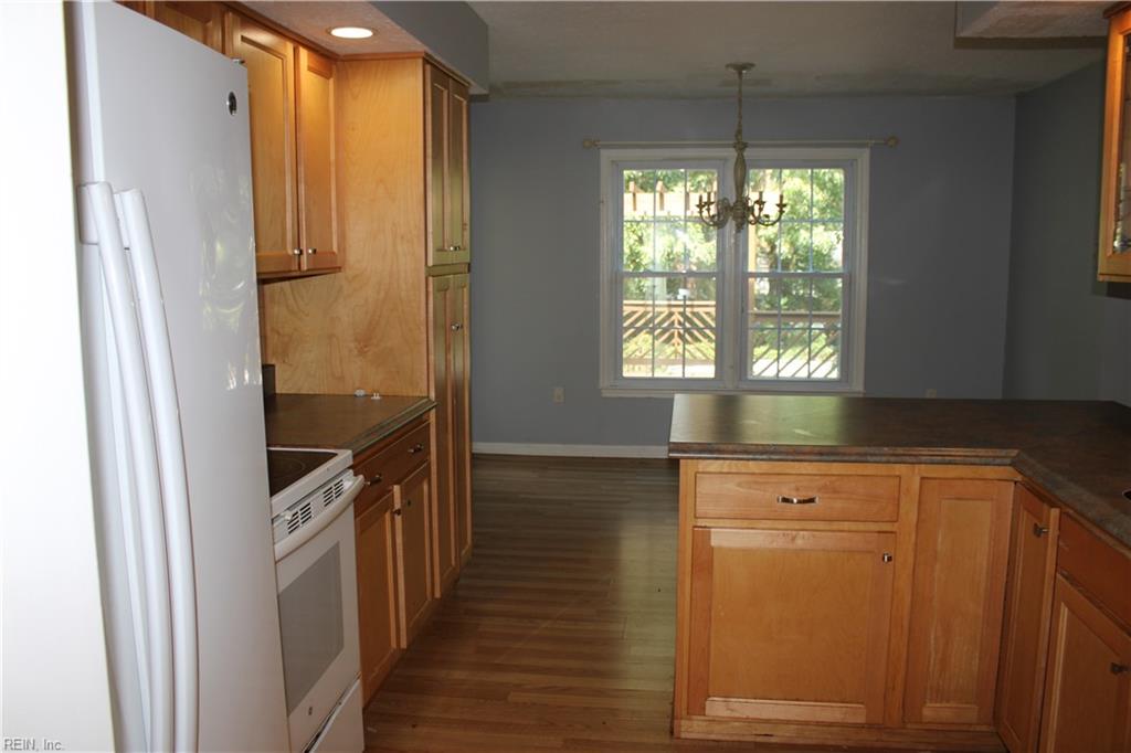 2712 Executive Dr Property Photo 14
