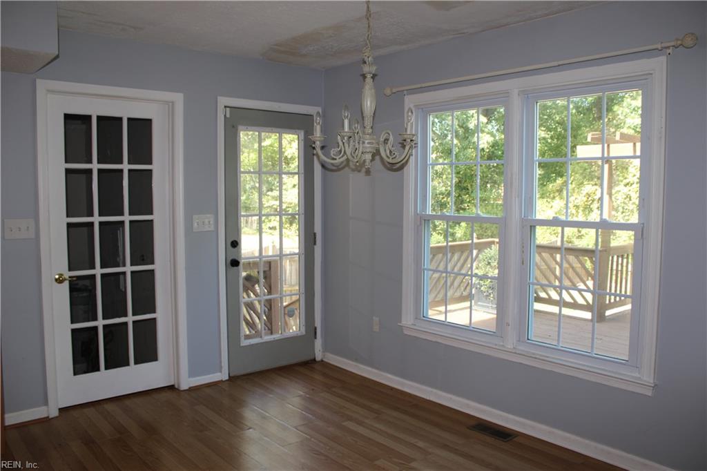 2712 Executive Dr Property Photo 15