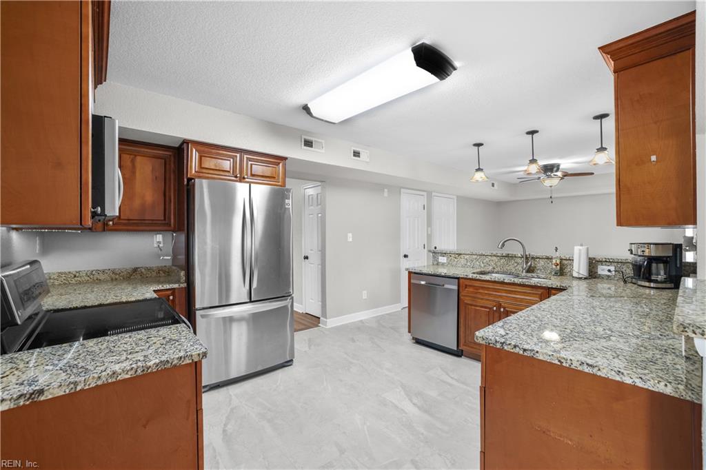 3701 Gladstone Dr Property Photo 3