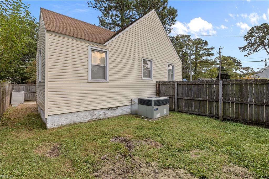4752 Atterbury St Property Photo 22