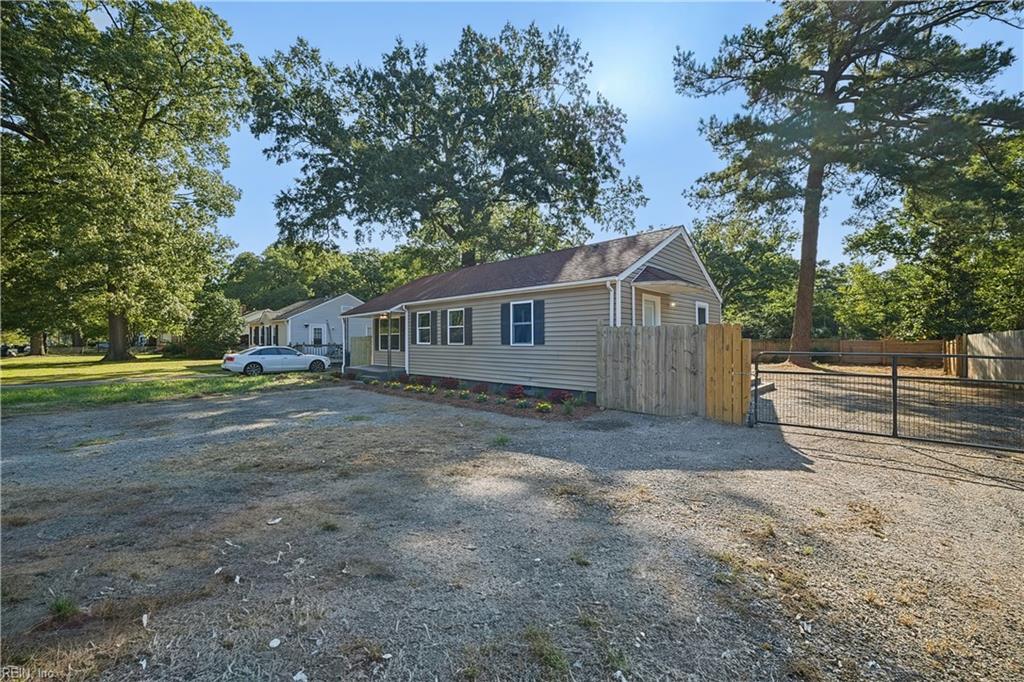 620 72nd St Property Photo 6