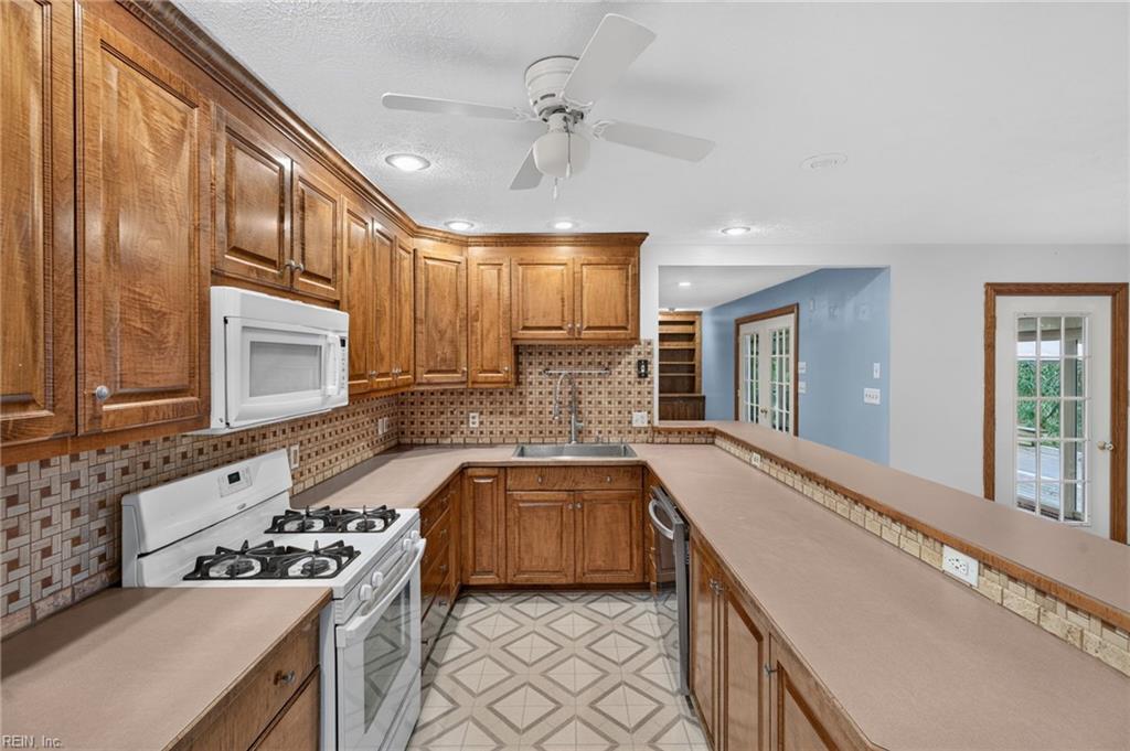 8139 Manor Dr Property Photo 18