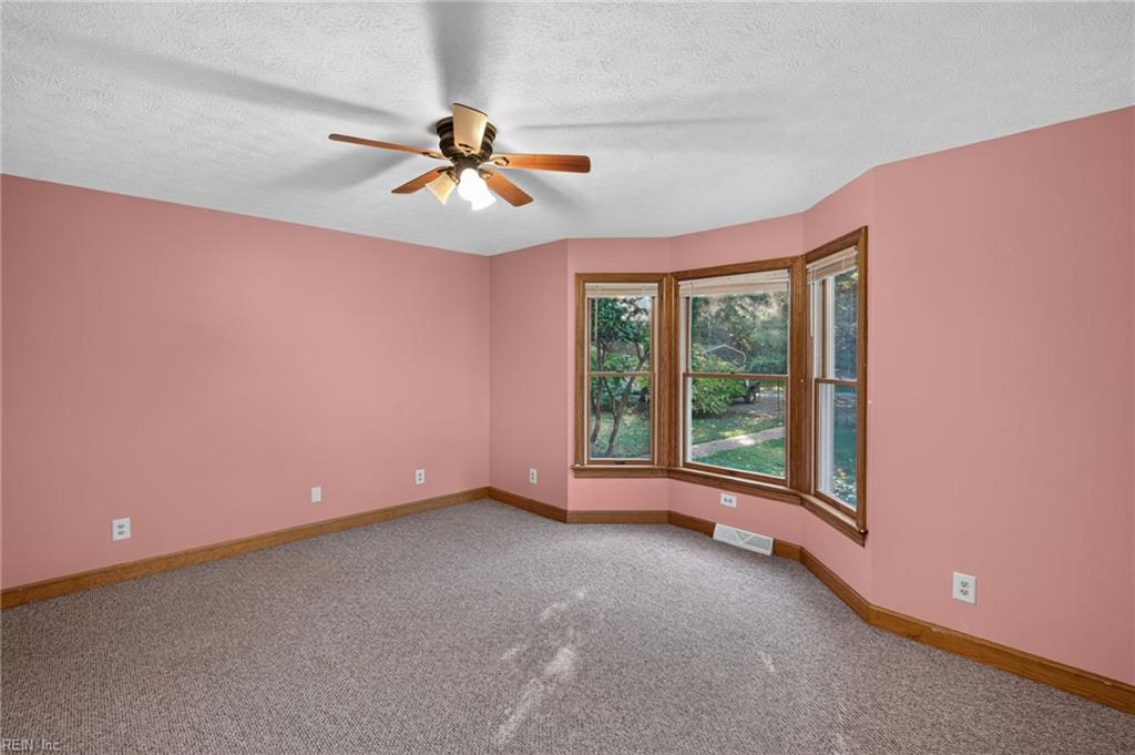 8139 Manor Dr Property Photo 28
