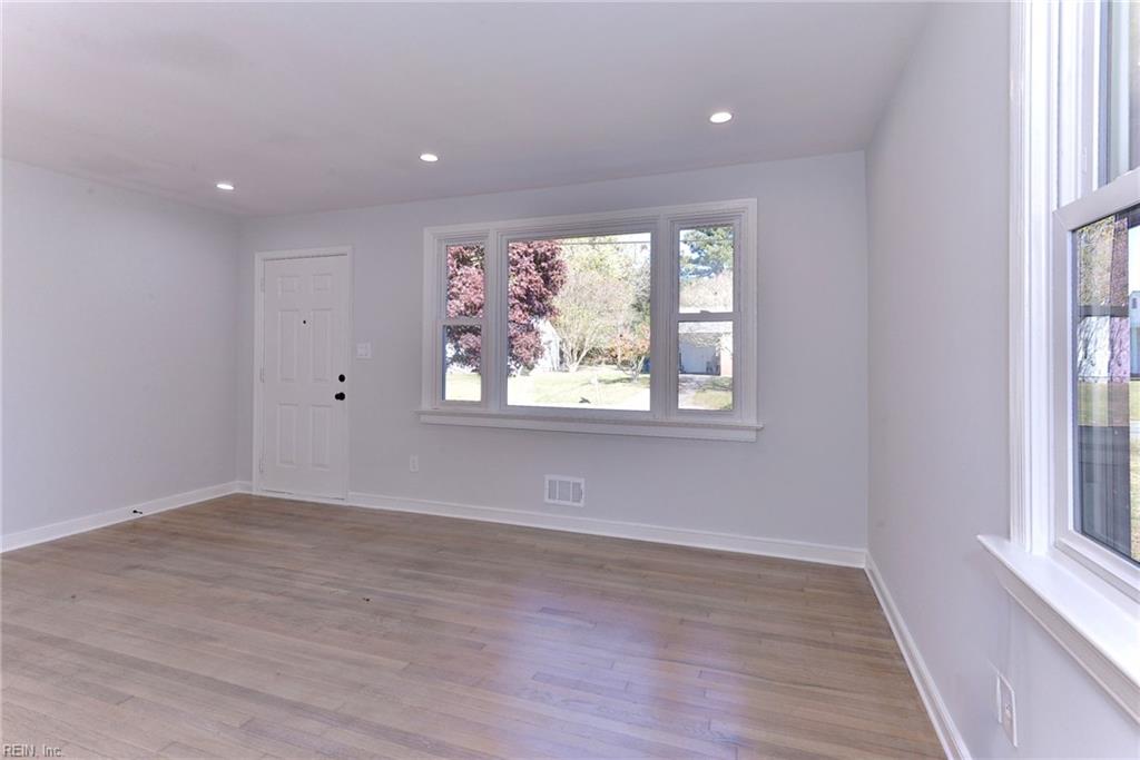 924 Foley Dr Property Photo 4
