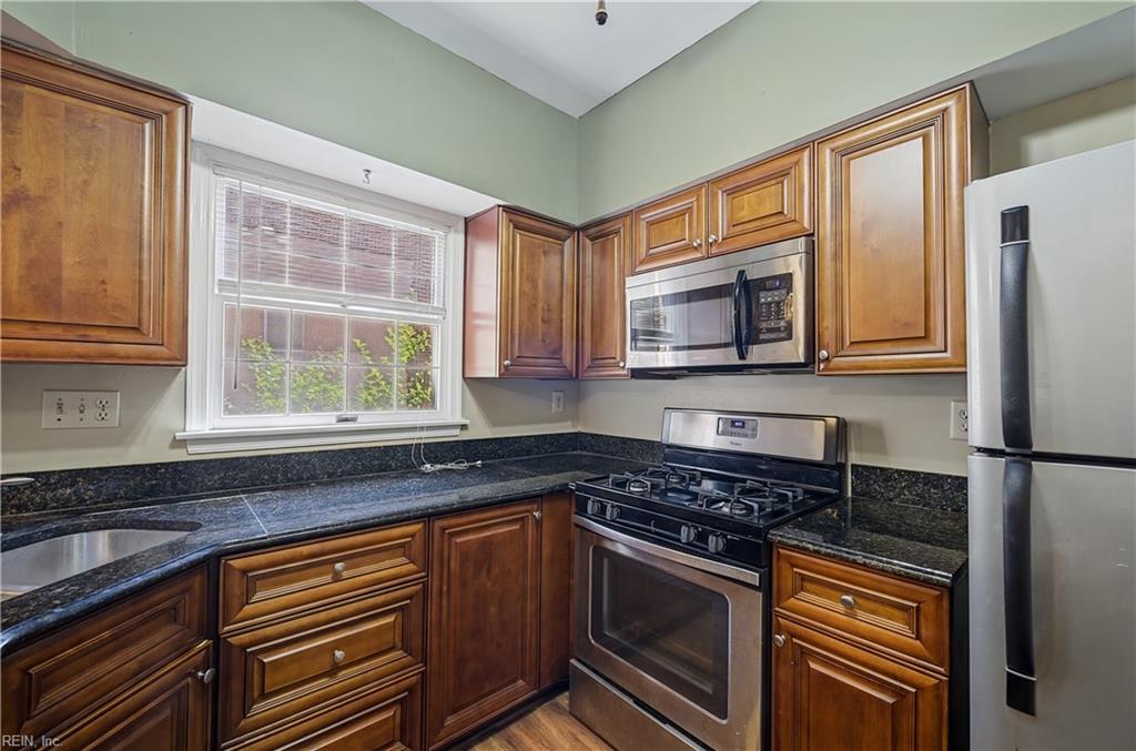608 Guy Ln Property Photo 4