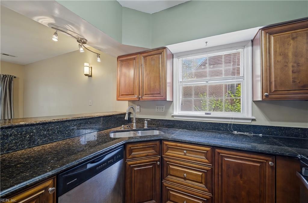 608 Guy Ln Property Photo 5