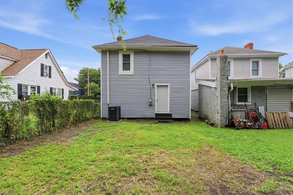 1227 31st St Property Photo 19