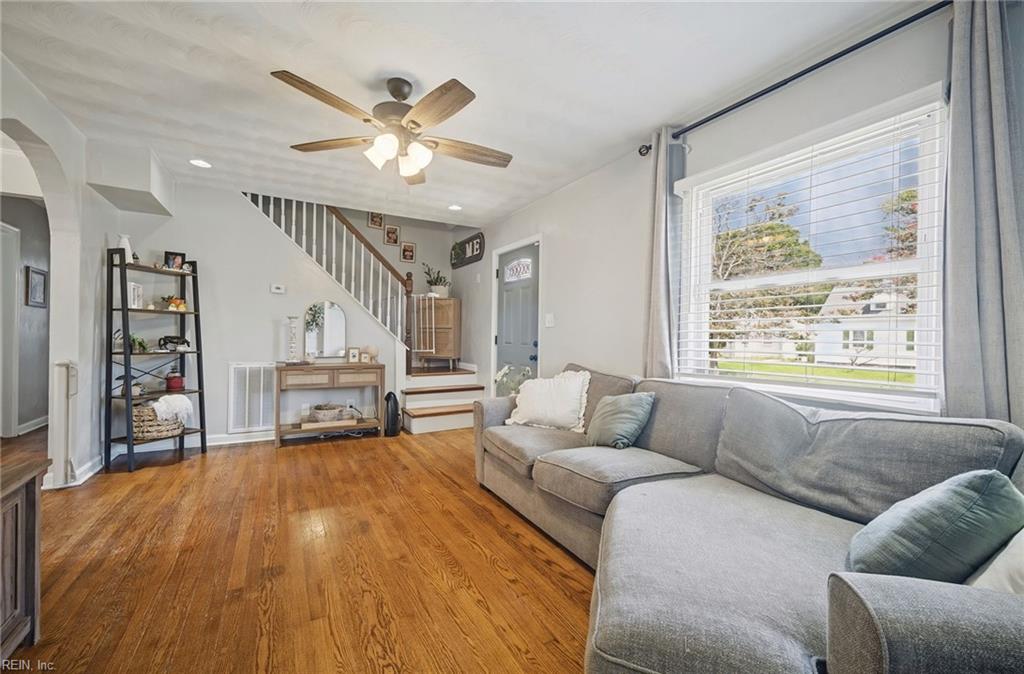 8509 Delano St Property Photo 7