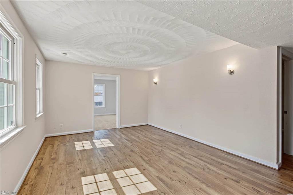 637 74th St Property Photo 7