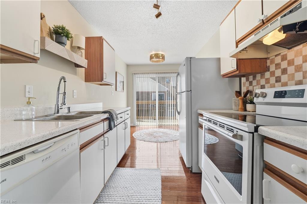 5029 Gatehouse Way Property Photo 8
