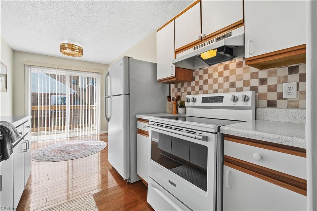 5029 Gatehouse Way Property Photo 9