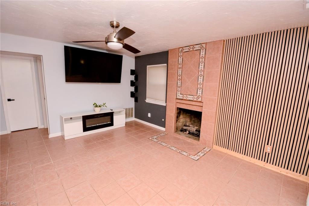 1549 Edgewater Dr Property Photo 4