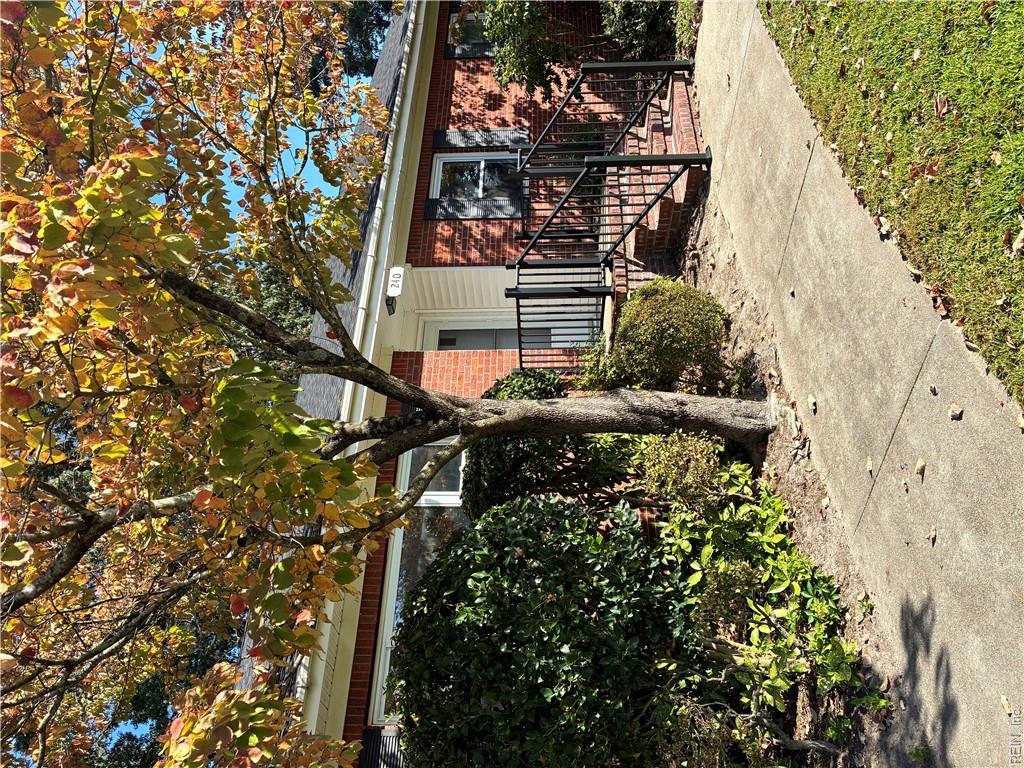 240 E Mcginnis Cir Property Photo 1