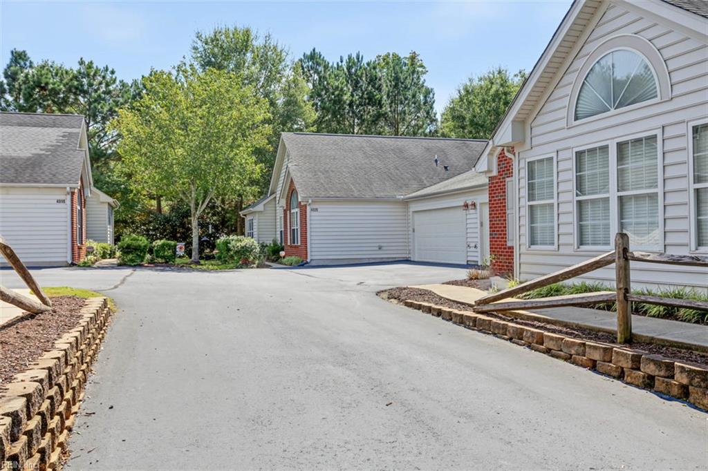 4325 Creek Vw E Property Photo 1