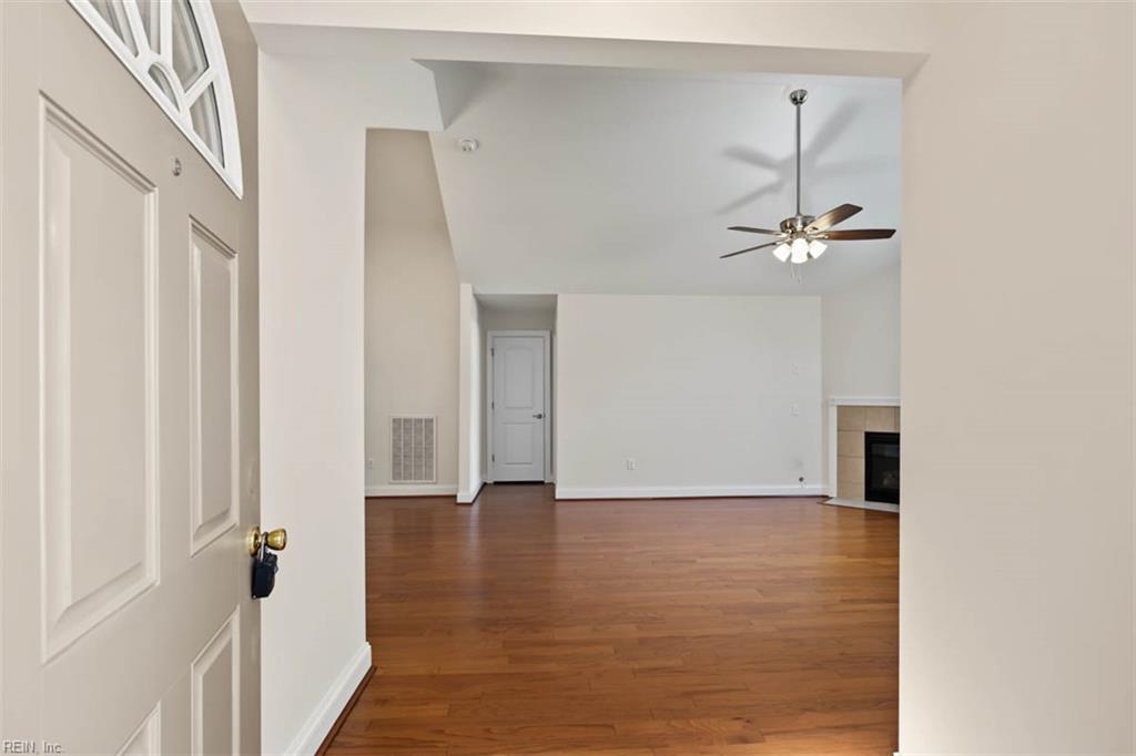 4325 Creek Vw E Property Photo 5
