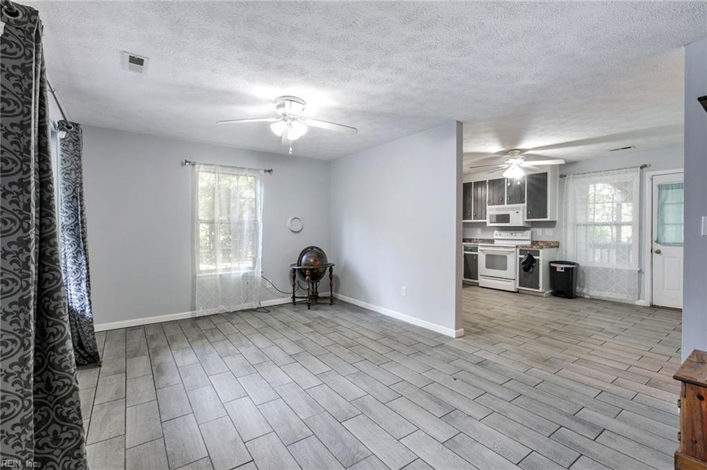 3931 Crosscreek Ln Property Photo 4