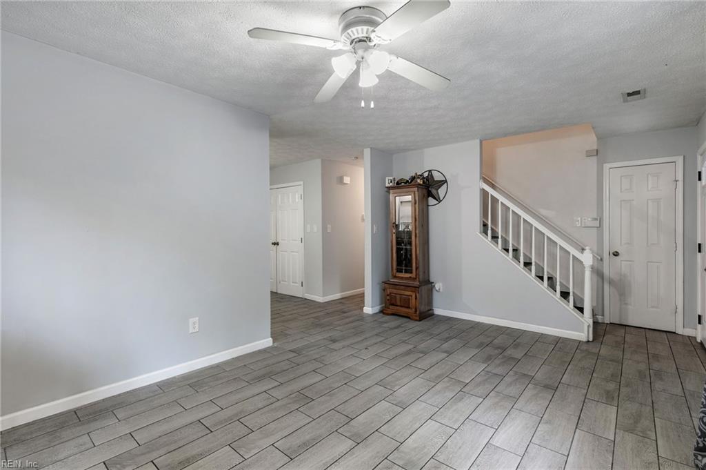 3931 Crosscreek Ln Property Photo 5