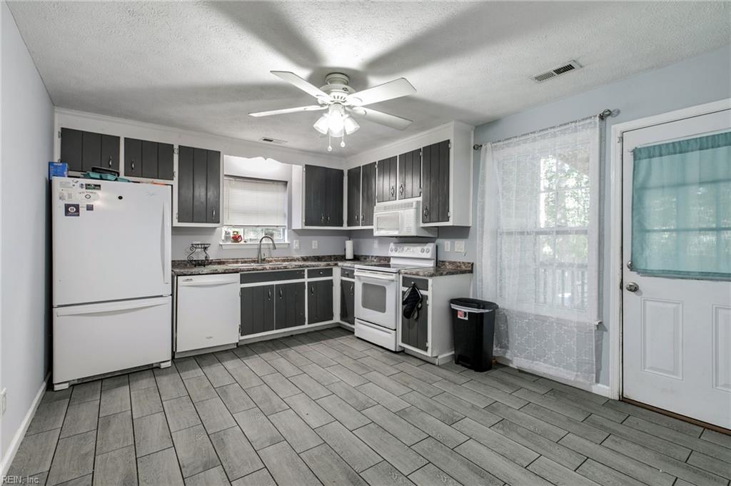 3931 Crosscreek Ln Property Photo 7