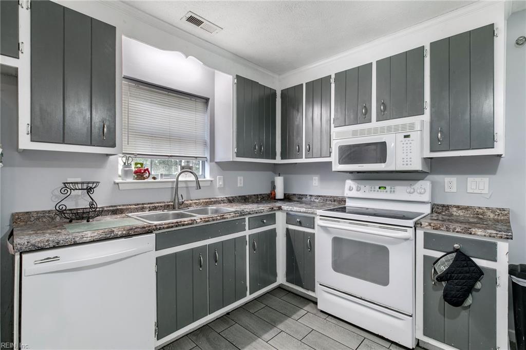 3931 Crosscreek Ln Property Photo 8