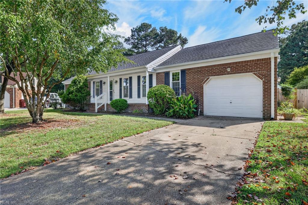 403 Caravelle Ct N Property Photo 2