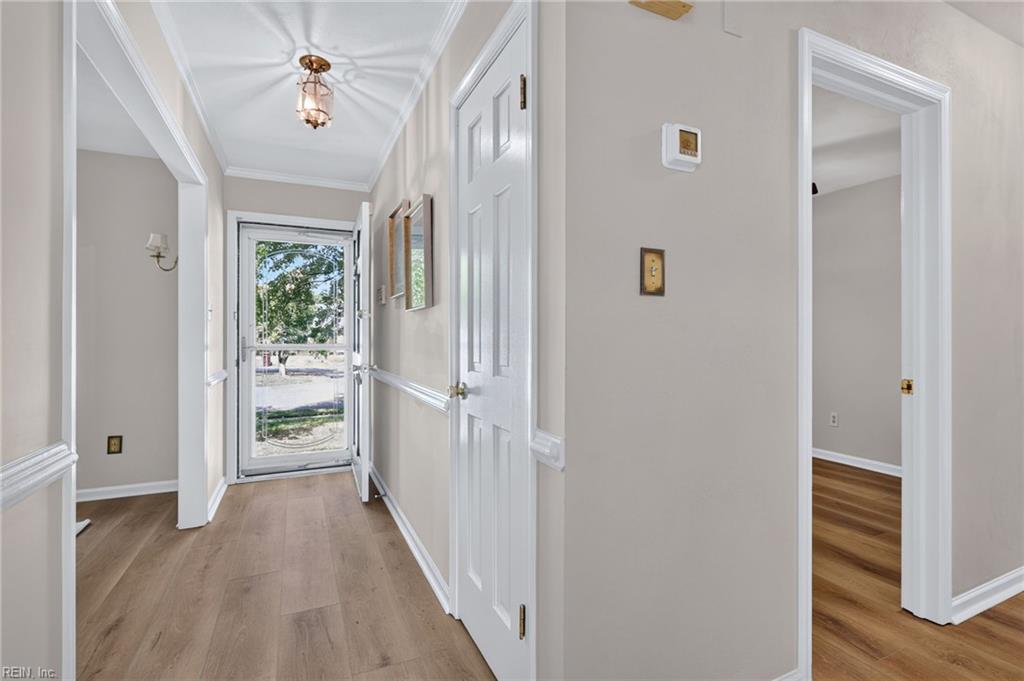 403 Caravelle Ct N Property Photo 3