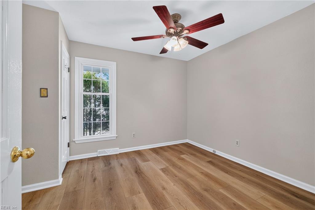 403 Caravelle Ct N Property Photo 20