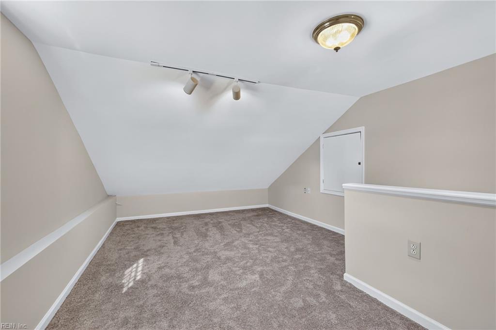 403 Caravelle Ct N Property Photo 25