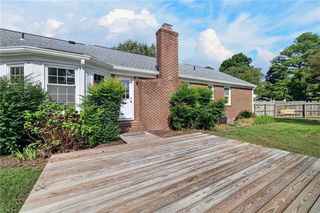 403 Caravelle Ct N Property Photo 27