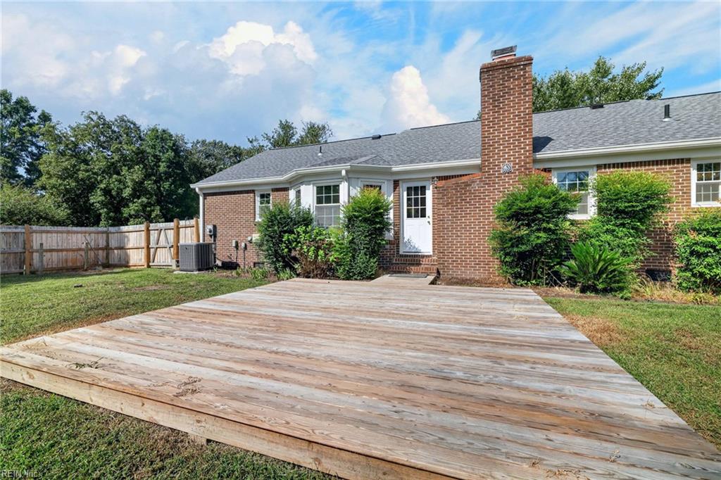 403 Caravelle Ct N Property Photo 28
