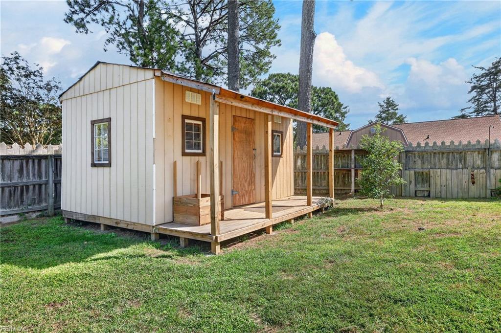 403 Caravelle Ct N Property Photo 32