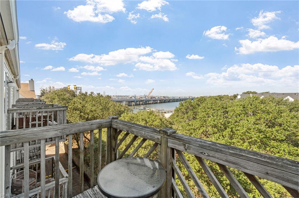 839 Little Bay Ave Property Photo 4