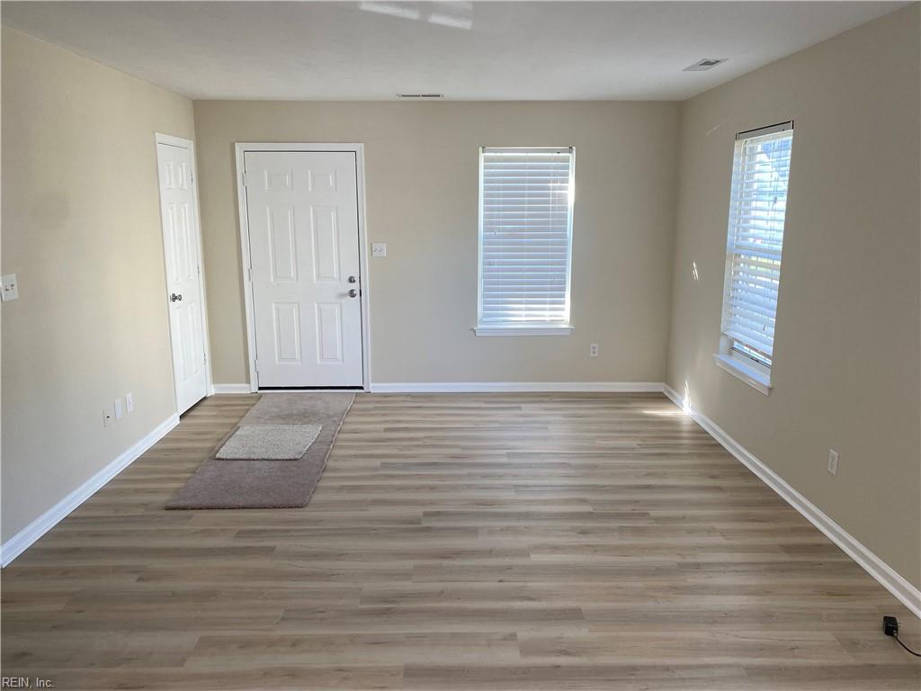 2500 Greenwood Dr Property Photo 2