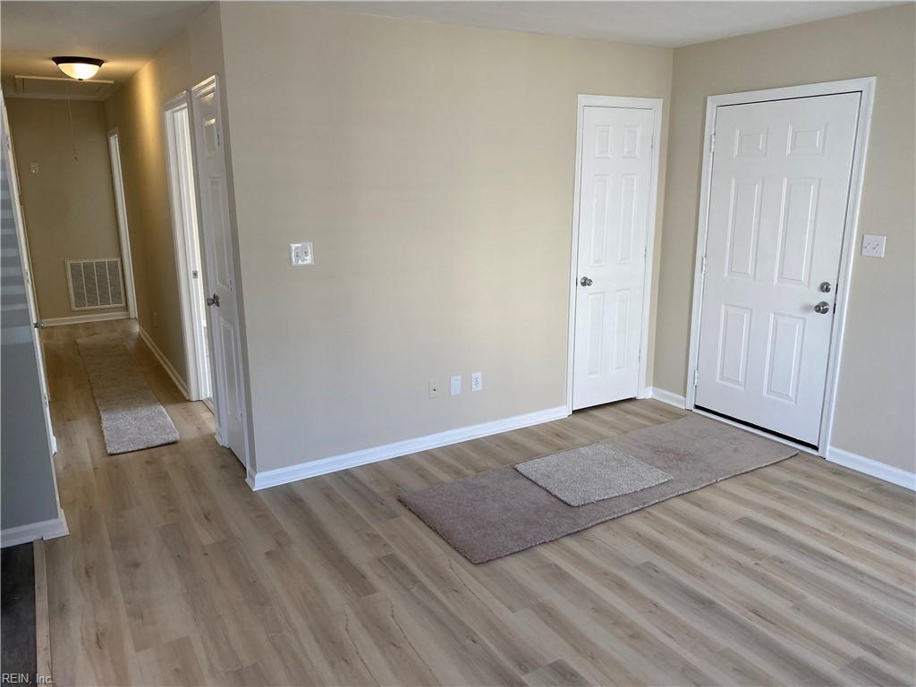 2500 Greenwood Dr Property Photo 3