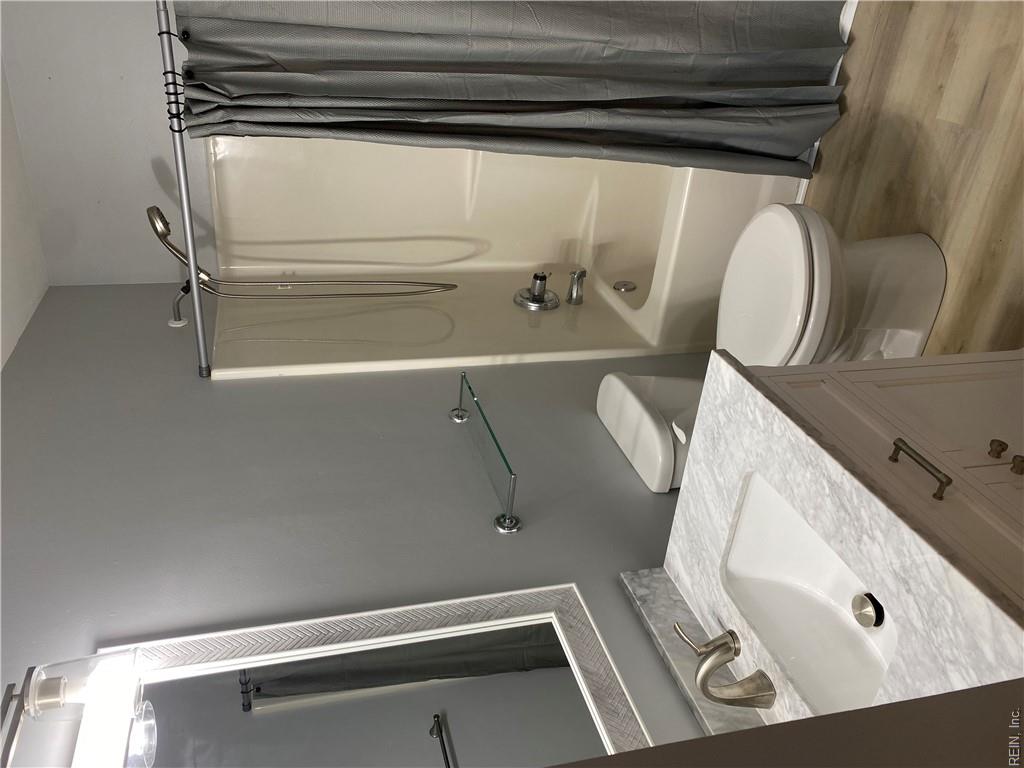 2500 Greenwood Dr Property Photo 14
