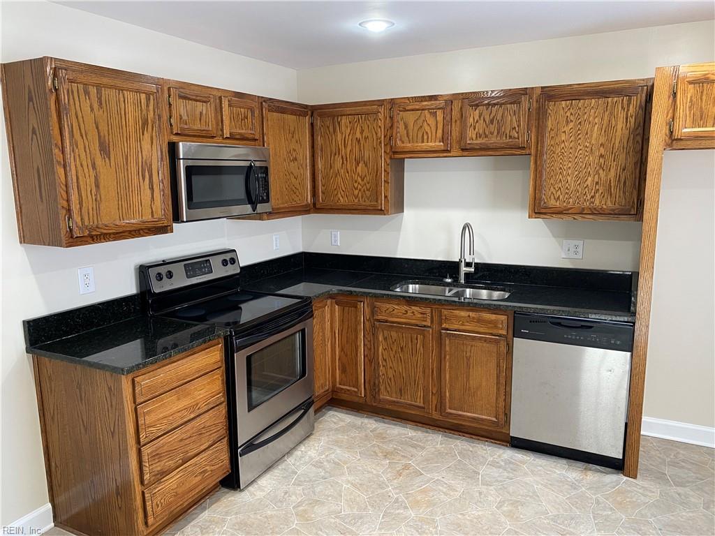 2500 Greenwood Dr Property Photo 38