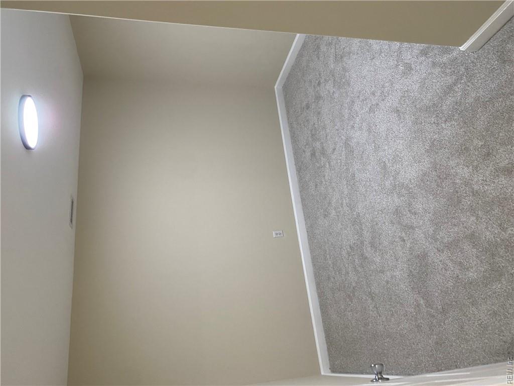 2500 Greenwood Dr Property Photo 47