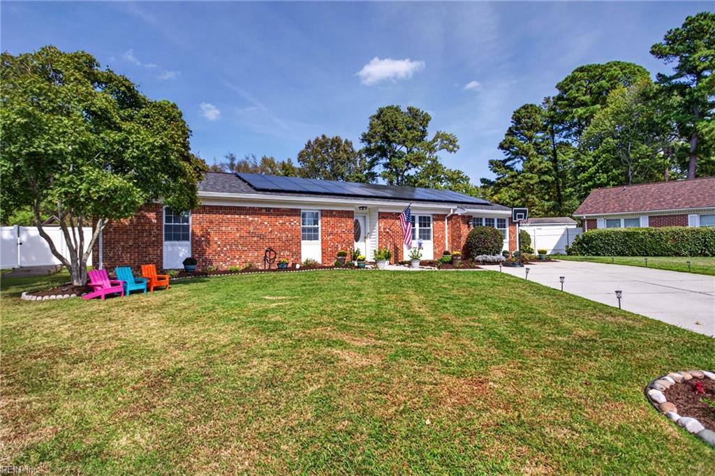 444 Beverly Pl Property Photo 3