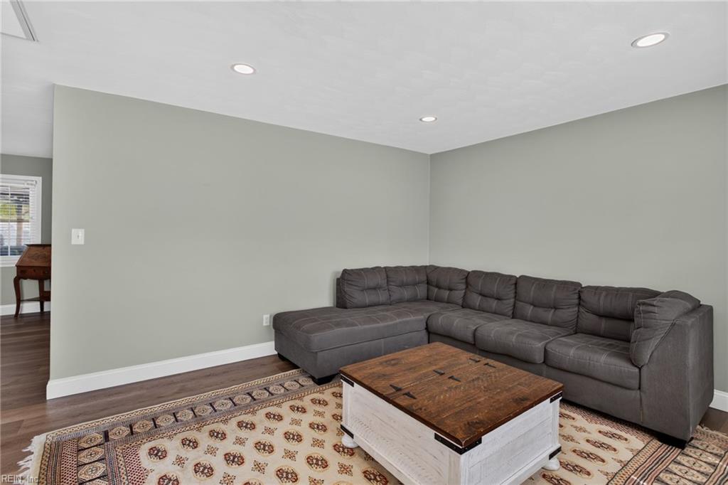 444 Beverly Pl Property Photo 7