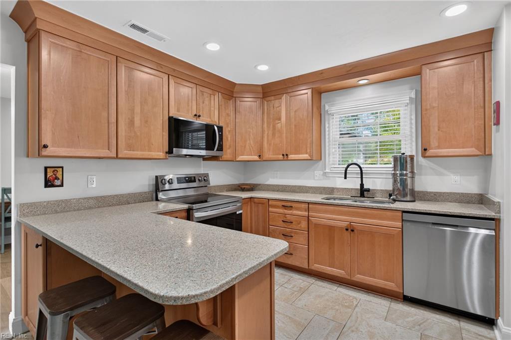 444 Beverly Pl Property Photo 12